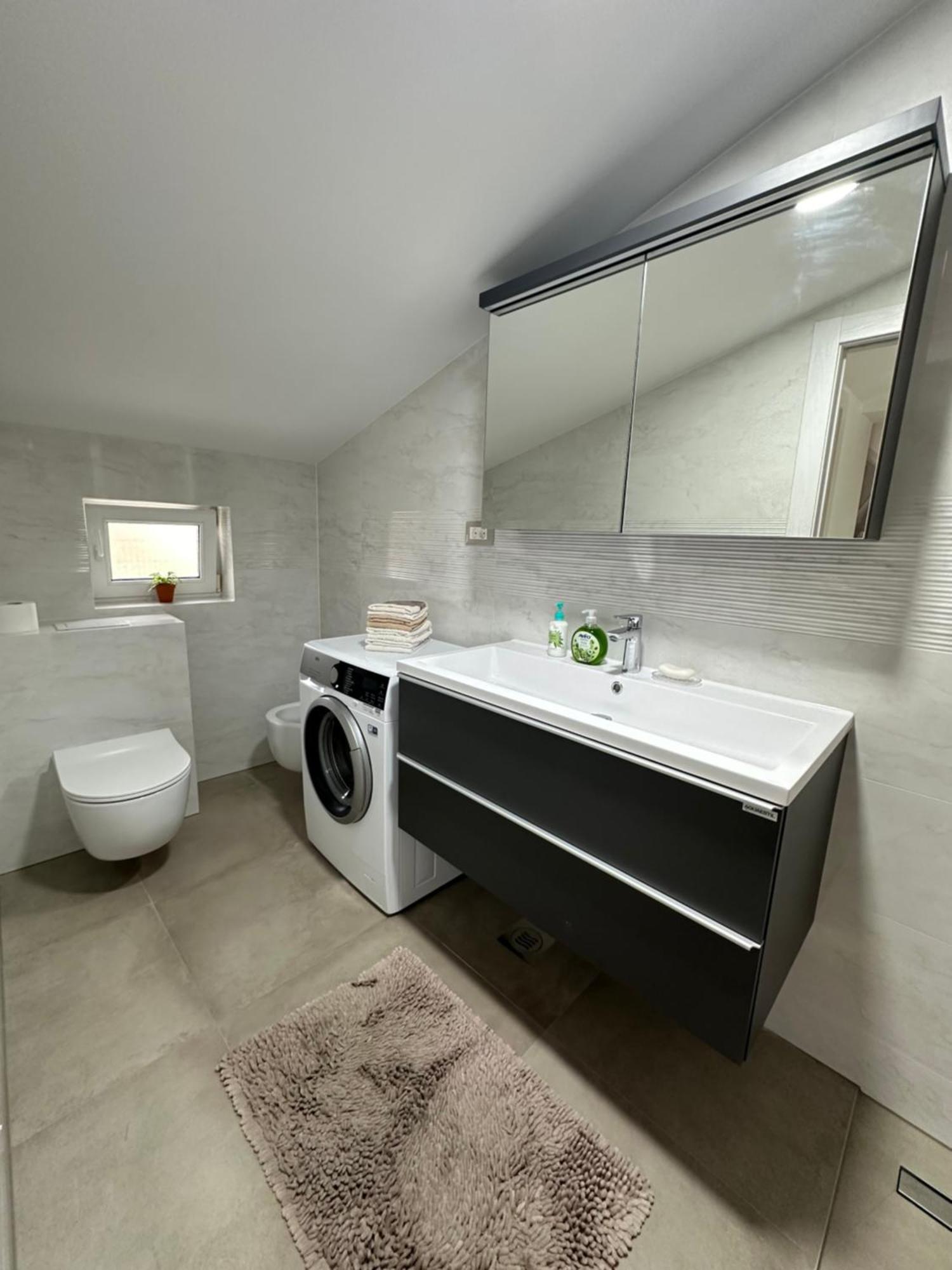 Bee House Suite - Brand New Apartment 100 M From Sea Kaštela Buitenkant foto