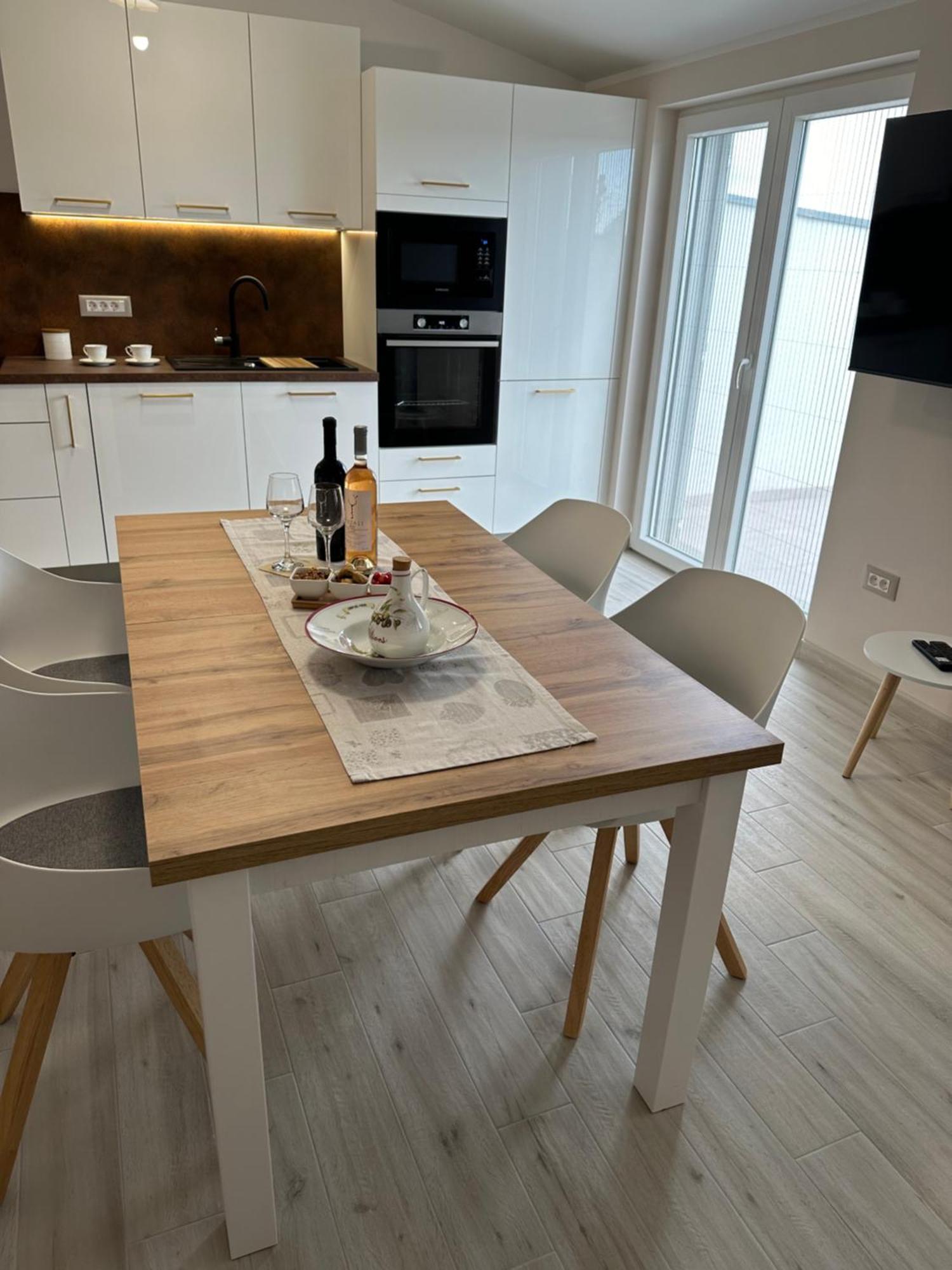 Bee House Suite - Brand New Apartment 100 M From Sea Kaštela Buitenkant foto