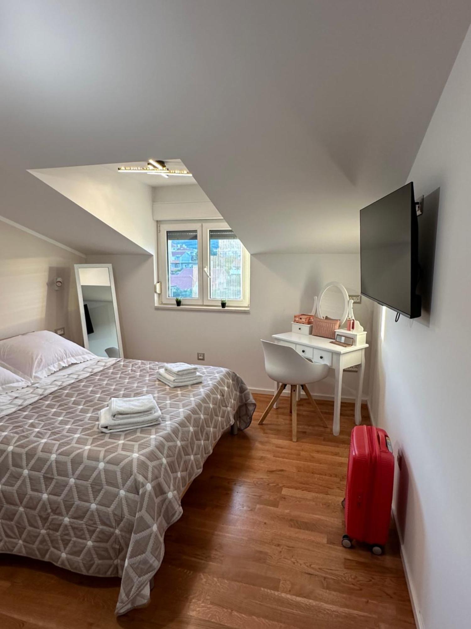 Bee House Suite - Brand New Apartment 100 M From Sea Kaštela Buitenkant foto