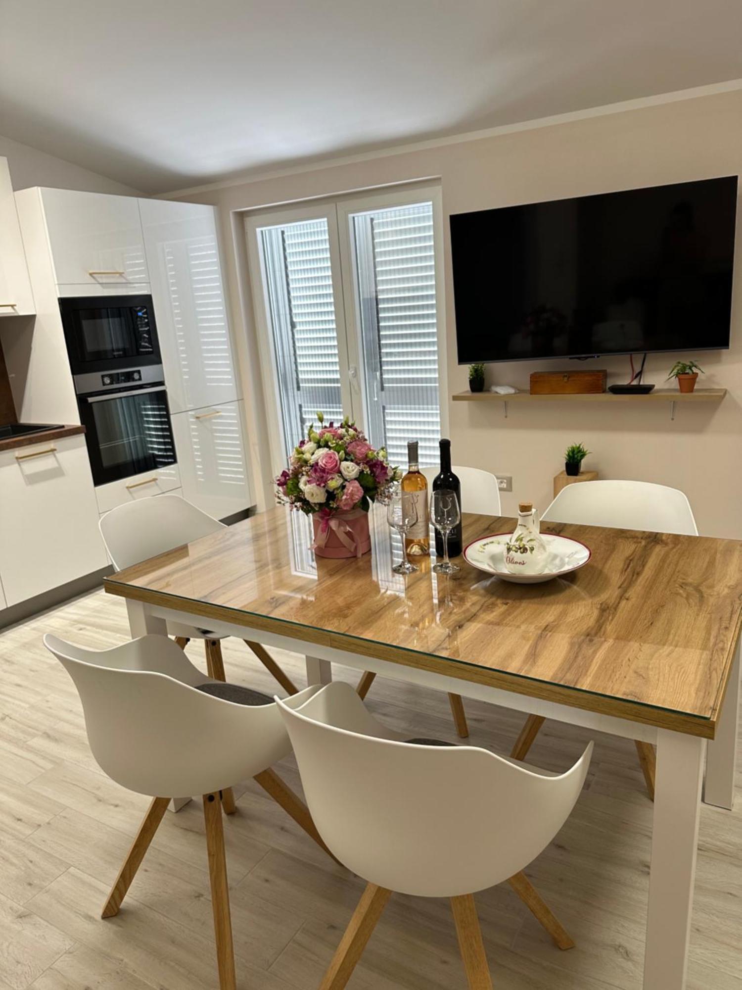 Bee House Suite - Brand New Apartment 100 M From Sea Kaštela Buitenkant foto